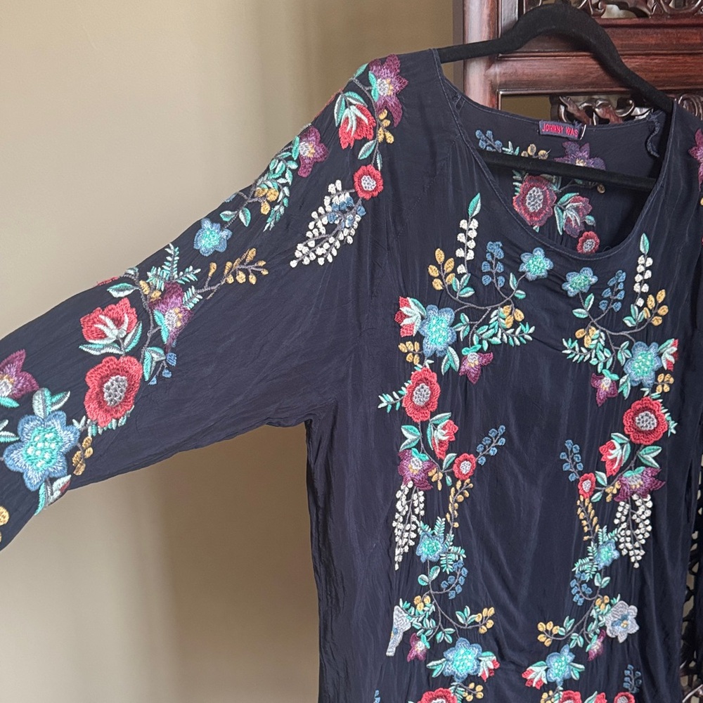 Johnny Was Navy Blouse with Colorful Floral Embroidery size L - Picture 3 of 5